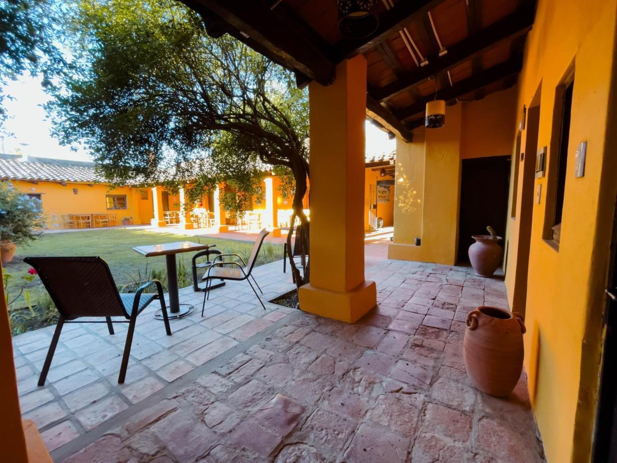 La Casona De Moldes Hotel Coronel Moldes Exterior photo